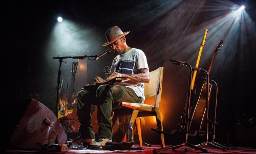 La magia pura di Ben Harper in solo ad agosto al Locus Festival